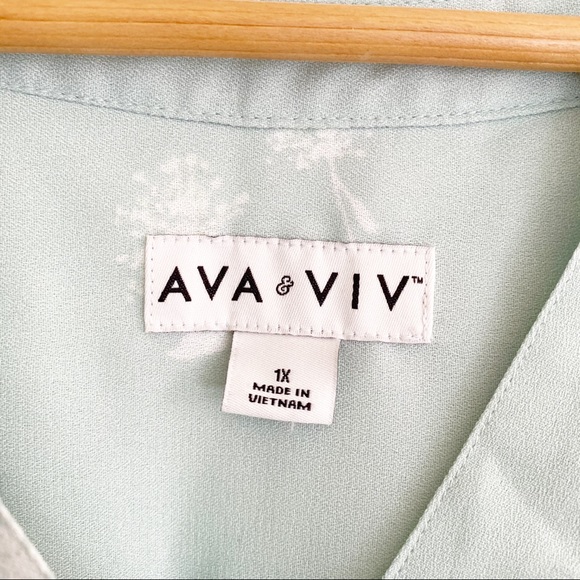 Ava & Viv Dandelion V-Neck Crepe Blouse Green 1X - Picture 4 of 7